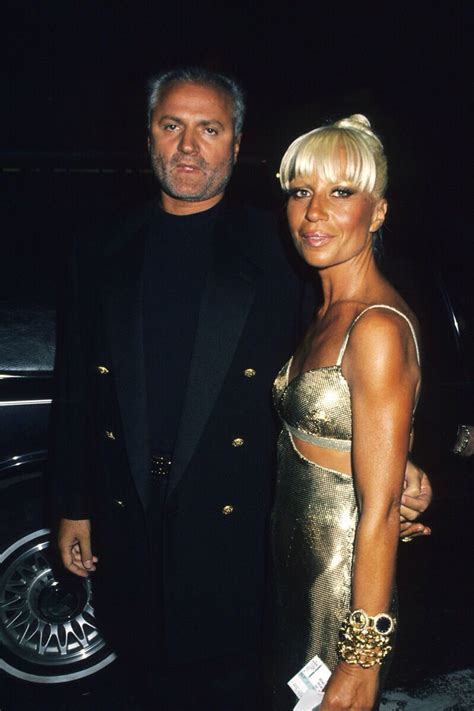 gianni versace e donatella sfilata|gianni versace sister pics.